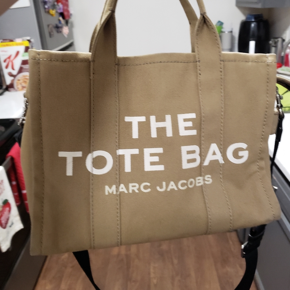 Marc jacobs medium size tote bag